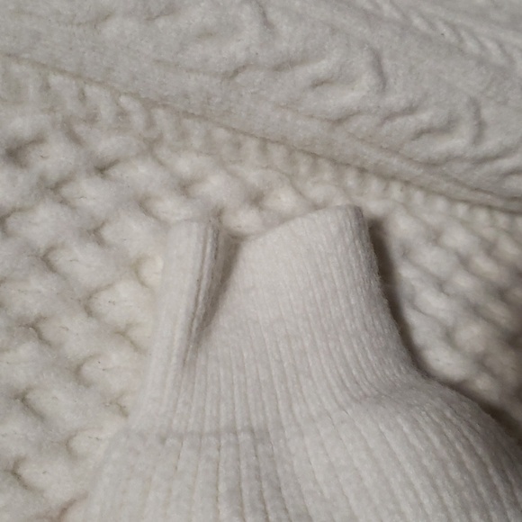 Lyla & Luxe Sweater - Picture 6 of 8